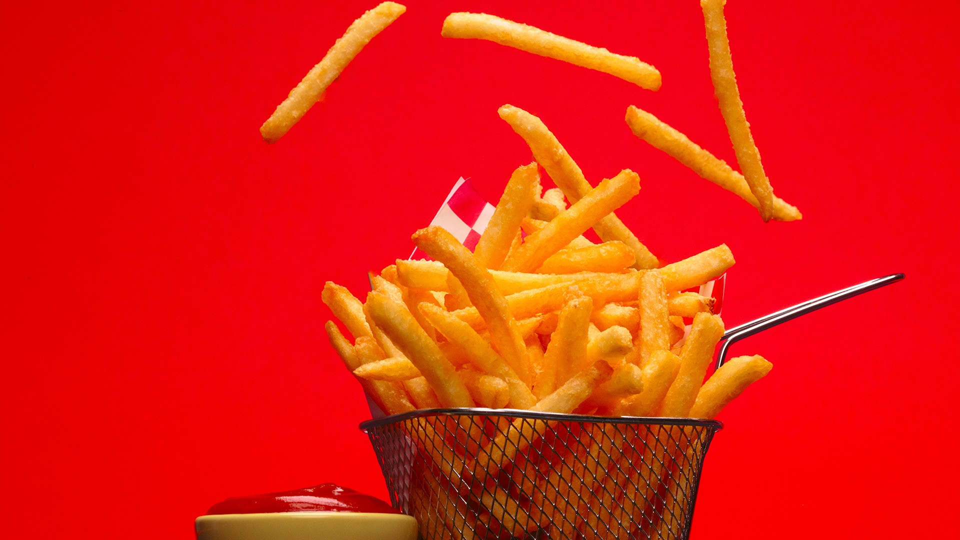 air-fried-frozen-french-fries__hero-image.jpg