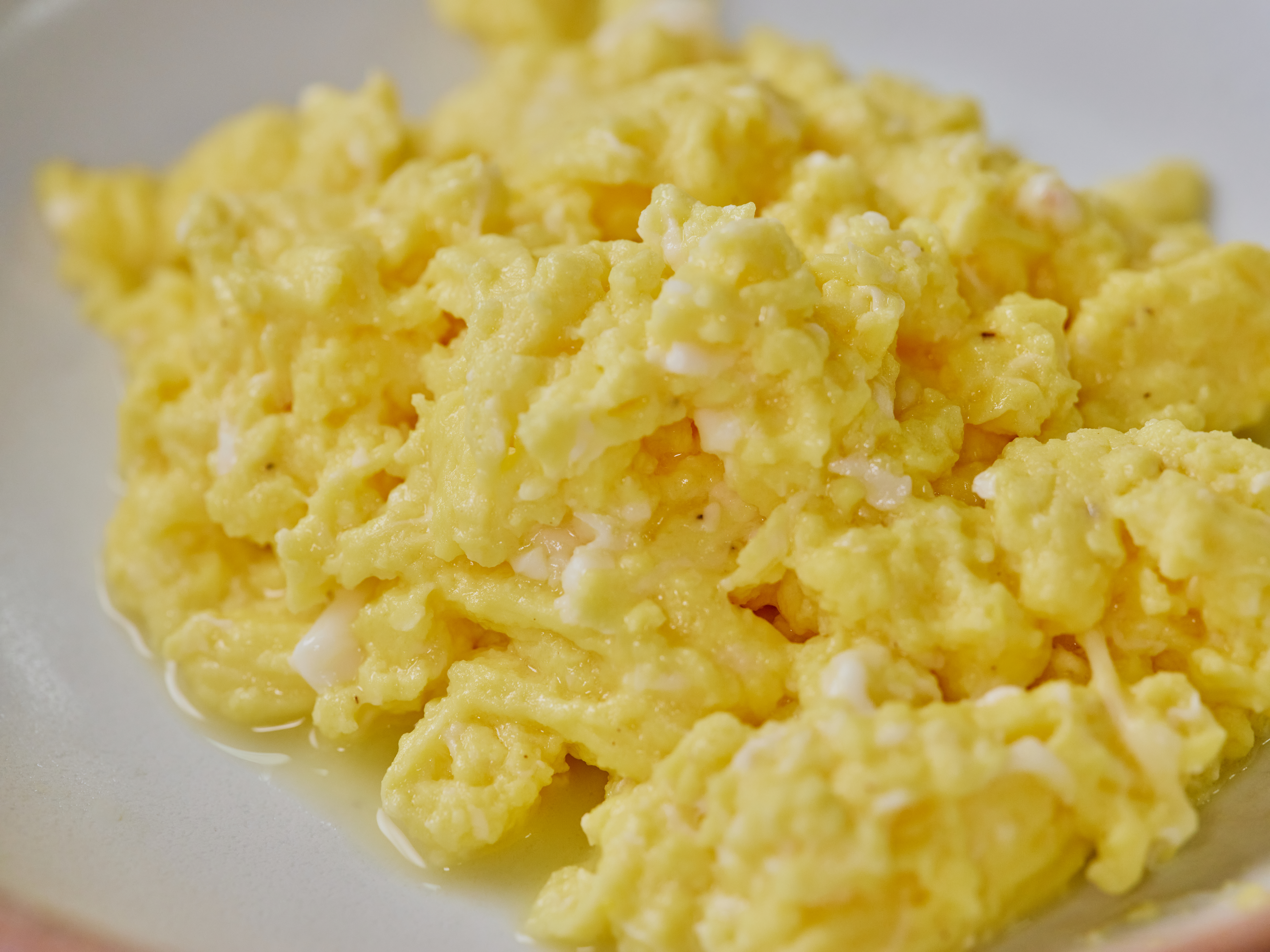 Kyl’s Extra Fluffy Quick-Fire Scrambled Eggs