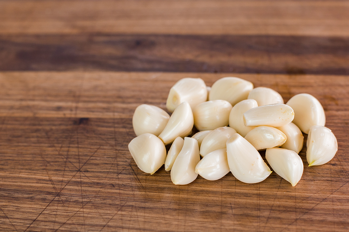 tips-tricks-three-ways-to-peel-garlic__hero-image.jpg
