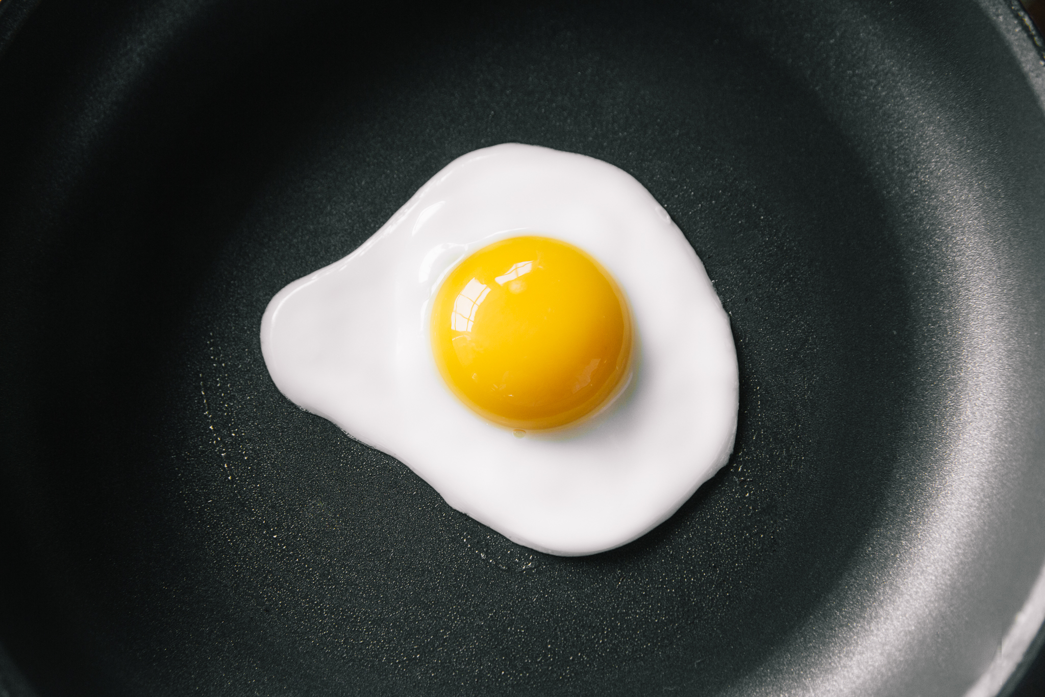 tips-tricks-edible-emoji-egg__hero-image.jpg