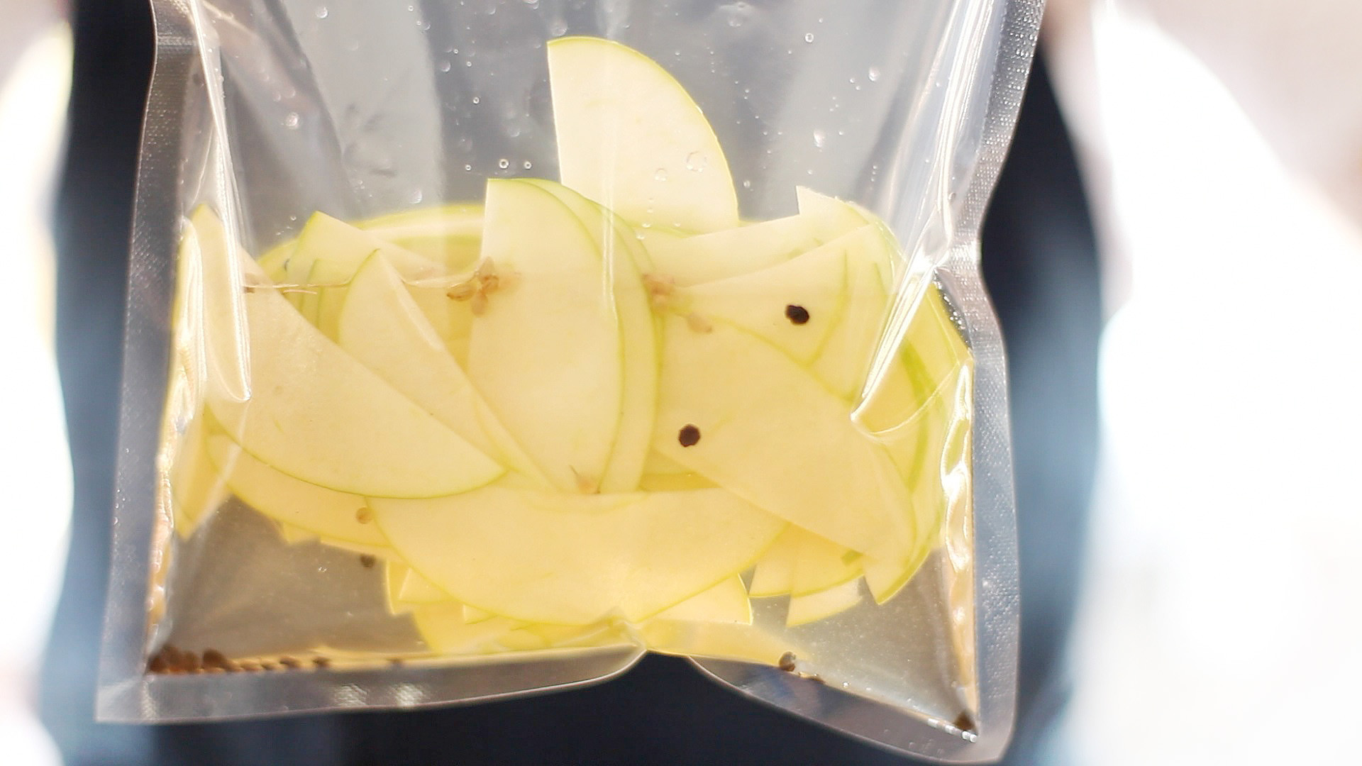 pickled-apple-slices__hero-image__e36b19862e.jpg