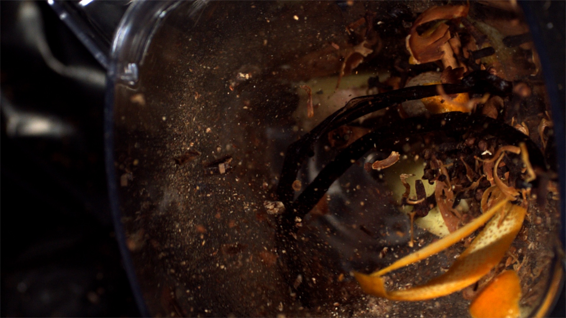 high-speed-video-holiday-spice-blend__hero-image__19690a4560.jpg