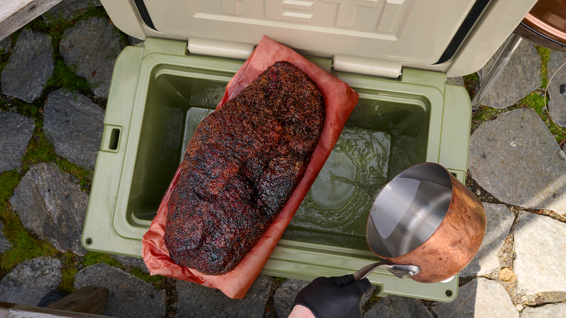 tips-tricks-use-a-cooler-to-keep-barbecue-warm__hero-image.png