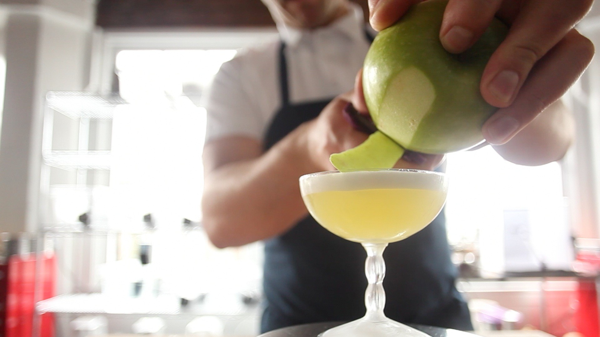 apple-gin-gimlet__hero-image.jpg