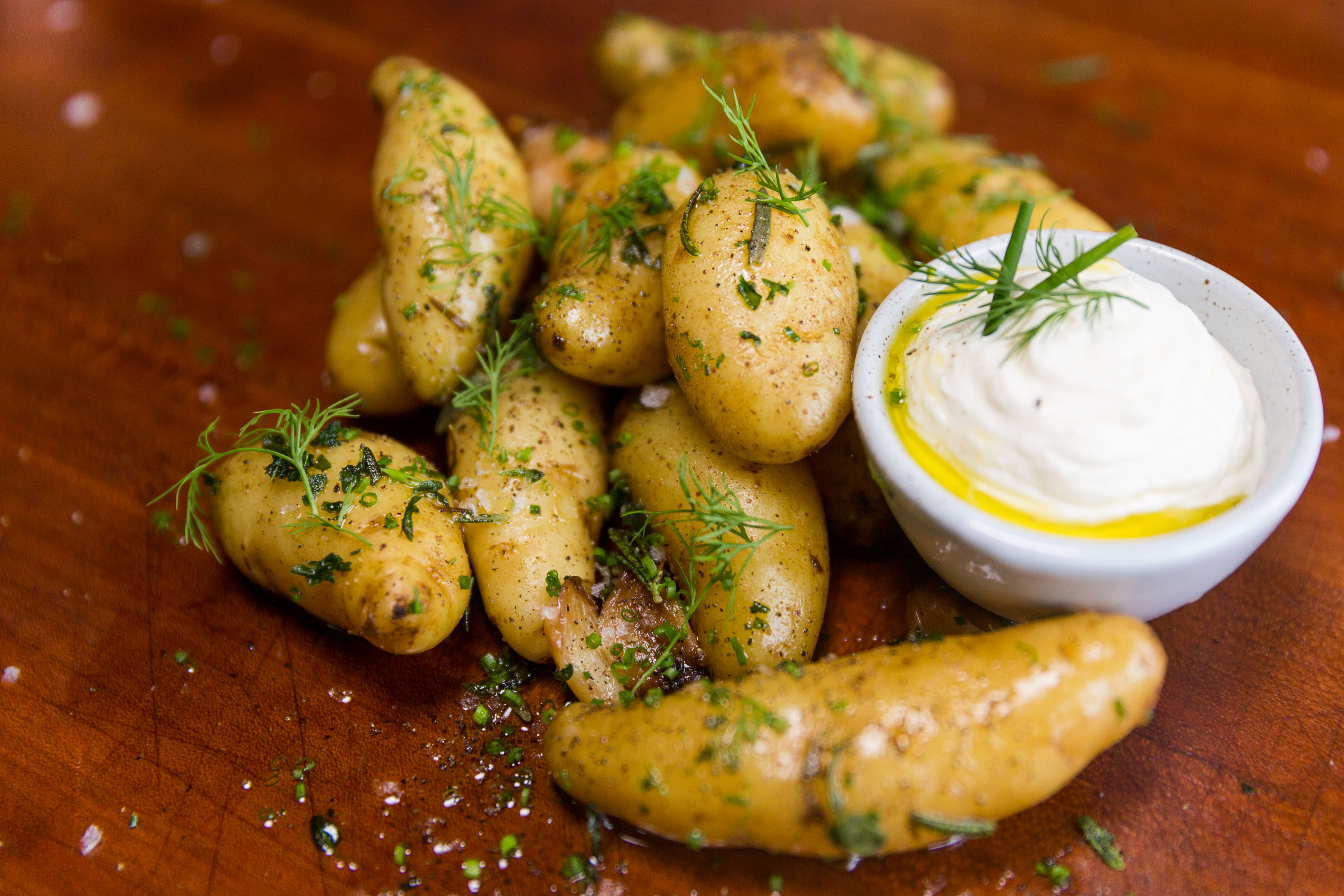 fingerling-potatoes-with-roasted-garlic-and-rosemary__hero-image.jpg