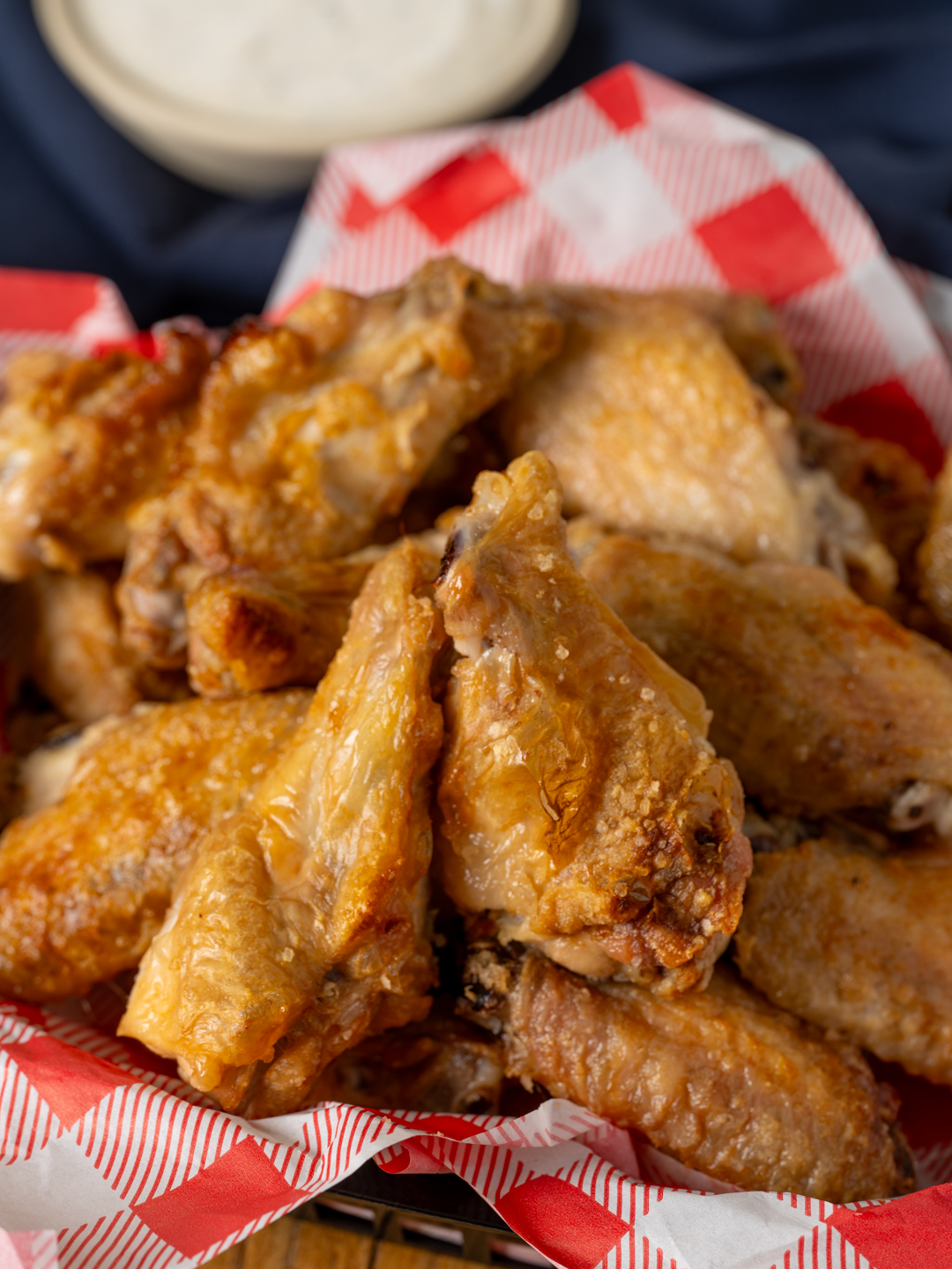 Air-Fried Chicken Wings with Ranch Sauce