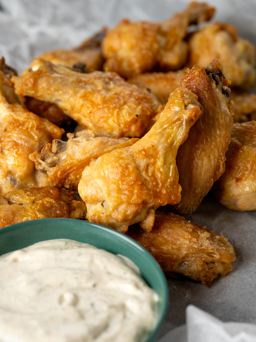 Air-Fried Chicken Wings with Ranch Sauce