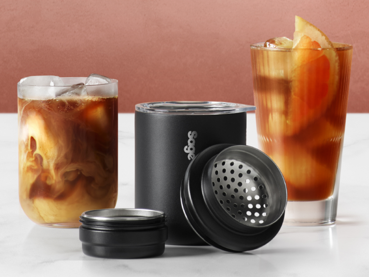 Genießen Sie kalte Kaffeegetränke mit einem kostenlosen Shake & Take™ Espresso-Shaker & Reisebecher