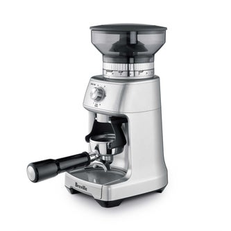 Portafilter fits snuggly on the Smart Grinder.